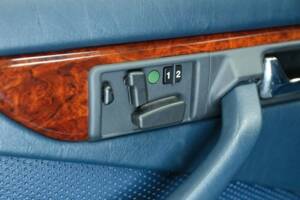 Bild 10/50 von Mercedes-Benz 560 SEC (1988)