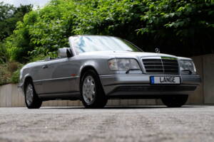 Image 11/69 of Mercedes-Benz E 320 (1994)