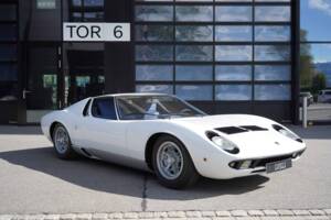 Afbeelding 36/74 van Lamborghini Miura P 400 (1968)