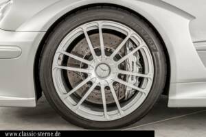 Imagen 10/15 de Mercedes-Benz CLK DTM AMG (2007)
