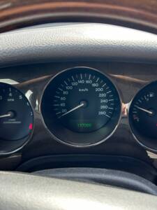 Image 9/9 of Jaguar XJR 4.0 (2000)