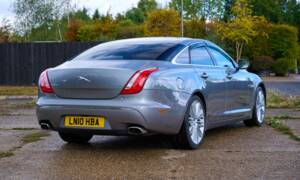 Bild 3/50 von Jaguar XJ 5.0 (2010)
