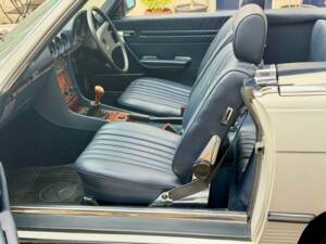 Image 31/50 of Mercedes-Benz 280 SL (1984)