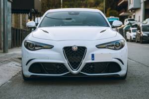 Bild 8/26 von Alfa Romeo Giulia Quadrifoglio (2017)