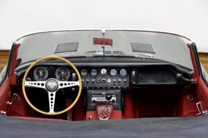 Afbeelding 13/27 van Jaguar E-Type 4.2 (1966)