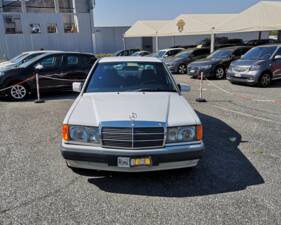 Image 31/34 of Mercedes-Benz 190 E 1.8 (1991)