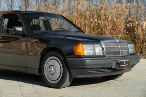 Imagen 11/45 de Mercedes-Benz 190 E (1989)