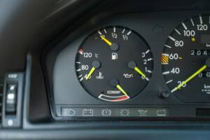 Image 40/46 de Mercedes-Benz 300 CE (1988)