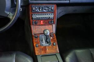 Image 28/38 of Mercedes-Benz 500 SL (1991)