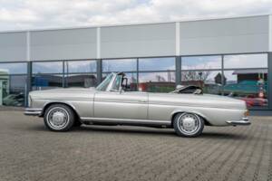 Image 9/30 of Mercedes-Benz 280 SE 3,5 (1969)