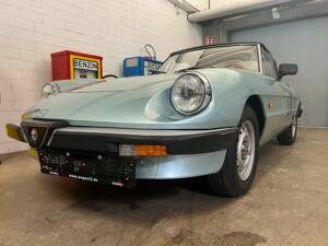 Immagine 2/20 di Alfa Romeo 2.0 Spider (1983)