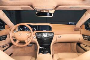 Image 23/40 of Mercedes-Benz CL 65 AMG (2008)