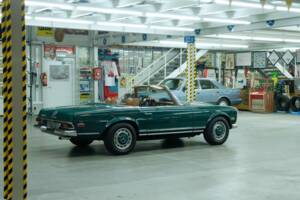 Image 13/50 de Mercedes-Benz 280 SL (1968)
