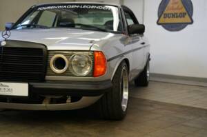 Immagine 7/40 di Mercedes-Benz 280 CE (1980)