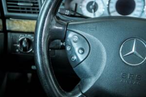 Bild 15/50 von Mercedes-Benz E 200 Kompressor T (2003)