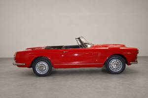 Image 4/31 of Alfa Romeo 2600 Spider (1964)