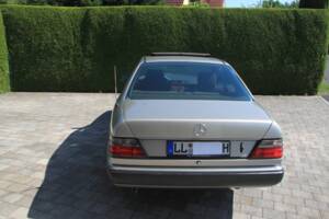 Bild 2/16 von Mercedes-Benz 230 CE (1990)