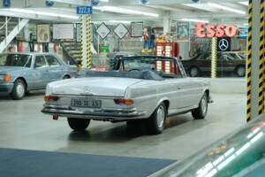 Image 10/50 of Mercedes-Benz 280 SE 3,5 (1970)