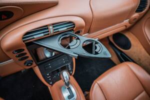 Image 30/63 of Porsche 911 Carrera 4S (2004)