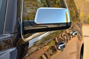 Image 50/50 of Chevrolet Suburban (2017)