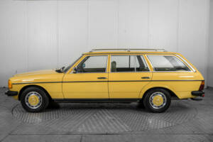 Image 9/50 of Mercedes-Benz 240 TD (1982)