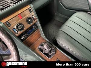 Image 11/15 of Mercedes-Benz 230 CE (1987)