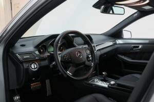 Bild 6/19 von Mercedes-Benz E 63 AMG (2009)