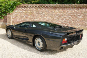 Image 36/50 of Jaguar XJ 220 (1993)