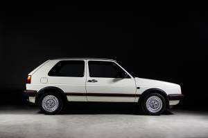 Image 1/27 de Volkswagen Golf Mk II Gti 1.8 (1988)