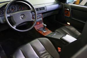 Image 24/38 of Mercedes-Benz 500 SL (1991)