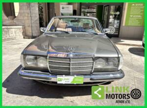 Bild 10/10 von Mercedes-Benz 230 CE (1984)