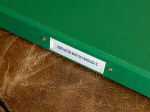 Bild 64/65 von Aston Martin V12 Vanquish S (2007)