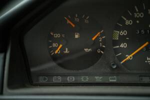 Imagen 50/50 de Mercedes-Benz 200 TE (1992)