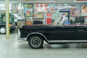 Image 8/50 of Mercedes-Benz 220 SE b (1963)