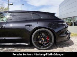 Image 13/36 of Porsche Taycan 4S Sport Turismo (2026)