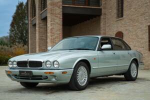 Image 1/50 de Jaguar XJ 8 Sovereign (1997)