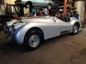 Image 2/26 of Jaguar XK 120 OTS (1952)