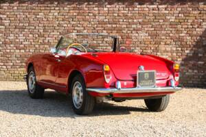 Image 2/50 of Alfa Romeo Giulia 1600 Spider (1963)
