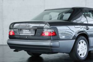 Bild 16/50 von Mercedes-Benz 500 E (1993)