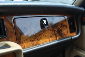 Image 14/44 of Jaguar XJ 12 (1990)