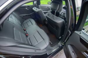 Bild 14/25 von Mercedes-Benz E 500 (2010)