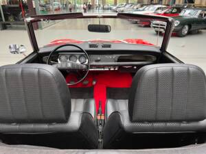 Image 20/39 of Peugeot 204 Convertible (1968)