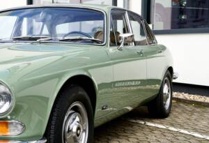 Image 11/30 de Jaguar XJ 6 4.2 (1970)