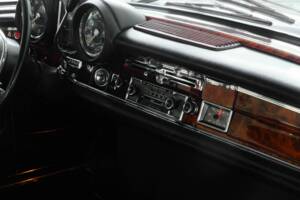 Image 23/49 de Mercedes-Benz 280 SE (1970)