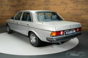 Image 15/19 of Mercedes-Benz 250 (1978)