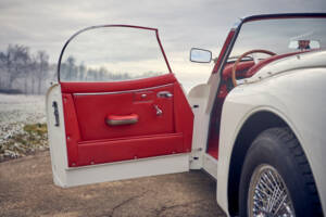 Immagine 37/42 di Jaguar XK 150 3.4 S OTS (1958)