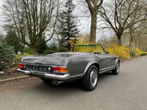 Image 21/50 of Mercedes-Benz 280 M-SL (1964)