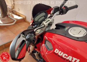 Imagen 21/31 de Ducati Monster 696 Plus (2009)