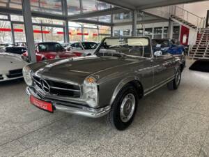 Image 18/30 of Mercedes-Benz 230 SL (1965)