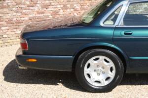 Bild 33/50 von Jaguar XJ 8 4.0 Executive (2001)